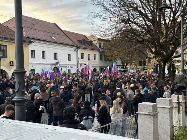 Vzdu&scaron;je v Novem mestu pred sejo mestnega sveta