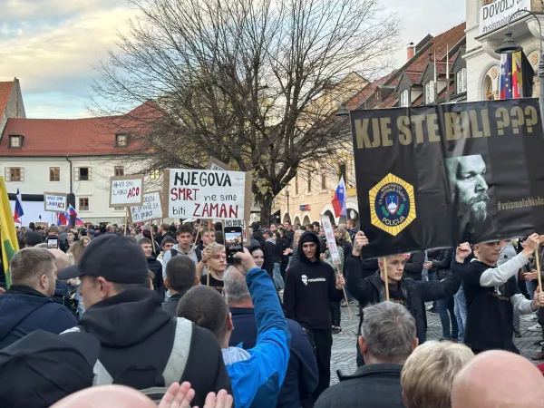 Vzdu&scaron;je v Novem mestu pred sejo mestnega sveta