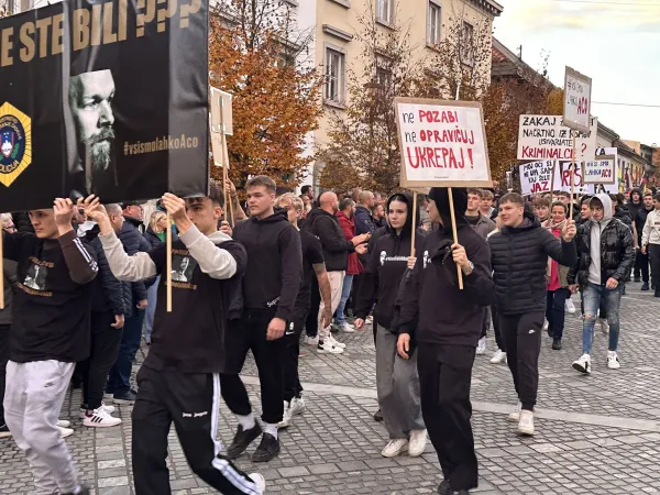 Vzdu&scaron;je v Novem mestu pred sejo mestnega sveta.