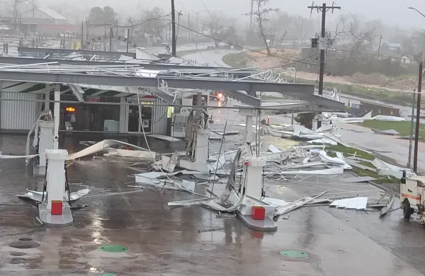 Melissa, eden največjih orkanov v zgodovini Atlantskega oceana, je v torek dosegel Jamajko in povzročil veliko razdejanje na otoku.