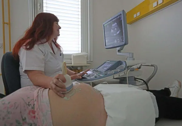 Pri nekaterih testih dobimo izvid že v dveh dneh, na primer pri hitrem testu za prepoznavanje Downovega sindroma pri plodu.