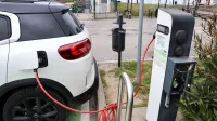 ﻿Koper, 23.02.2023Parkirišce za tržnico, Elektricna polnilna postaja za avtomobile, elektricni avtomobil