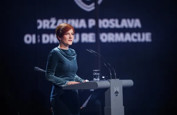 Ljubljana, Cankarjev dom.Drzavna slovesnost na predvecer dneva reformacije.Ministrica za kulturo Asta Vrecko.