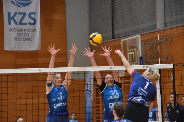  blok gen i volley Annelise Samson in Kaja Gimpelj