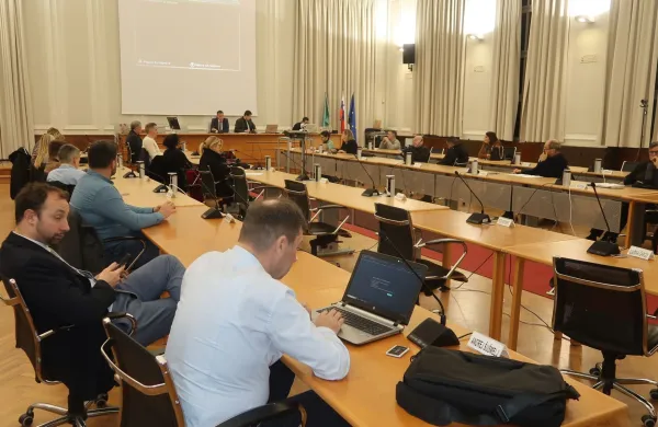 Del novogoriških svetnikov poziva župana, naj skliče izredno sejo