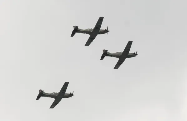 V Postojni se bodo usposabljali piloti lahkih bojnih letal Pilatus PC-9 Hudournik in posadke helikopterjev Cougar AS AL 532