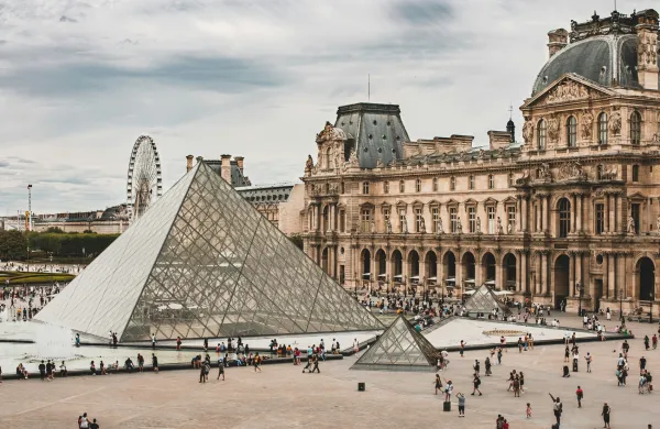 louvre pariz