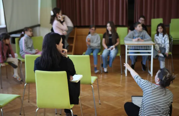 Projekt EXPECT_Art se izvaja v obliki gledališkega krožka in je namenjen otrokom, starim med 9 in 12 let. 