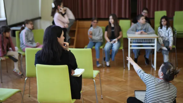 Projekt EXPECT_Art se izvaja v obliki gledali&scaron;kega krožka in je namenjen otrokom, starim med 9 in 12 let. 