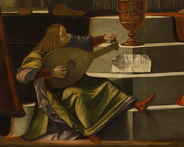 Med svetnikoma sedita na spodnji stopnici dva angela muzikanta z glasbili.