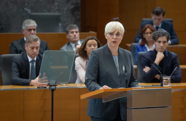 Predsednica je v DZ spregovorila o vprašanjih, povezanih s situacijo v jugovzhodni Sloveniji in o pomenu učinkovite integracije romskega prebivalstva v družbo.