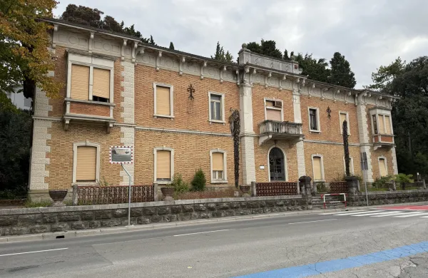 Upravna stavba Droge