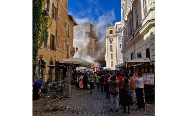 V Rimu se je zrušil srednjeveški stolp.