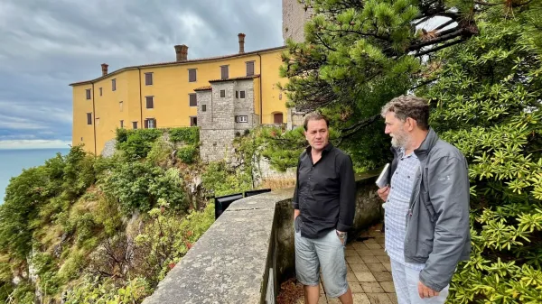 Lepota od nekdaj poganja človeka, da bi se ji približal, jo posedoval ...