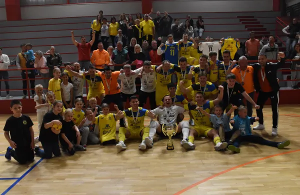 Bronx v četrtfinalu, Oplast pa ne