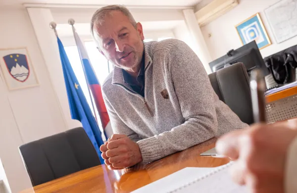 ﻿Erik Modic zupan obcina Komen