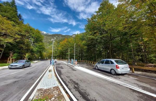 Trenta zapornice testiranje vrsiska cesta parking Vrsic