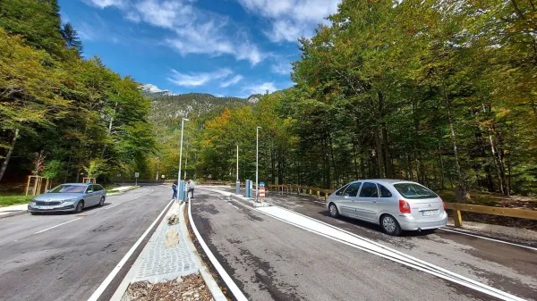 Trenta zapornice testiranje vrsiska cesta parking Vrsic