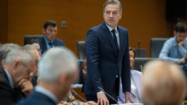 Ljubljana, DZ.Nadaljevanje redne seje DZ, na kateri je predsednik vlade Robert Golob odgovarjal na poslanska vprasanja.