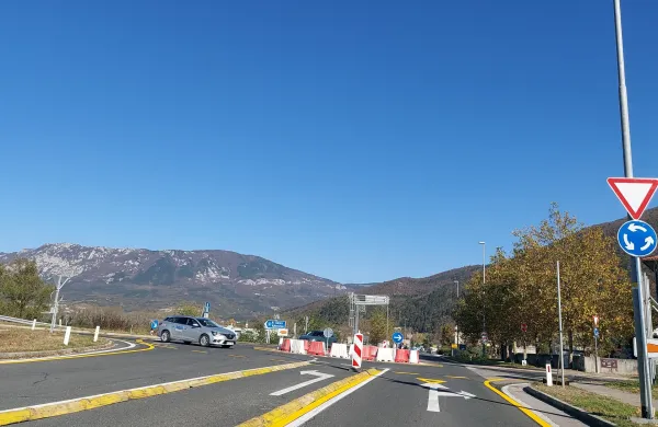 V Vipavi postavili začasno krožišče, stalnega proti Mančam še načrtujejo