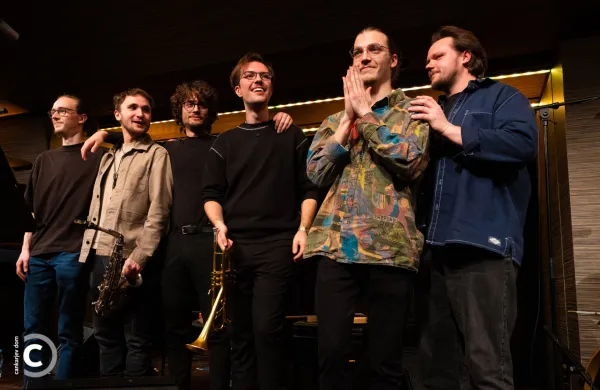 Gaj Bostič – Mrk (SI/AT/ES/SK)Gaj Bostič, bobni, učinki; Jošt Lampret, bas; Mark Žakelj, kitara; Maximilian Gerstbach, klaviature; Jordi Roviró, trobenta;