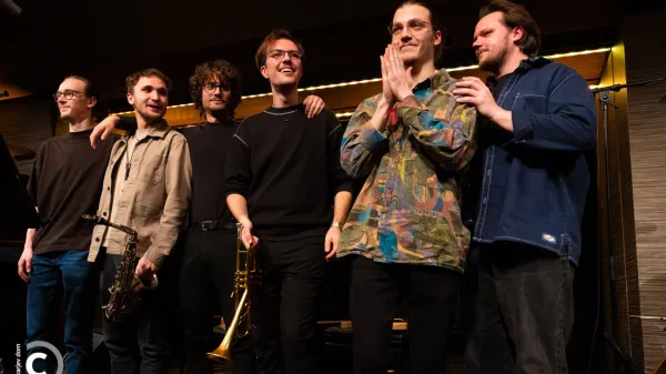 Gaj Bostič – Mrk (SI/AT/ES/SK)Gaj Bostič, bobni, učinki; Jošt Lampret, bas; Mark Žakelj, kitara; Maximilian Gerstbach, klaviature; Jordi Roviró, trobenta;