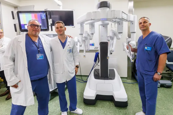 Izola, 6.11.2025Splosna bolnisnica Izola, Predstavitev otrvoritev robota za kirurske posege, kirurgija