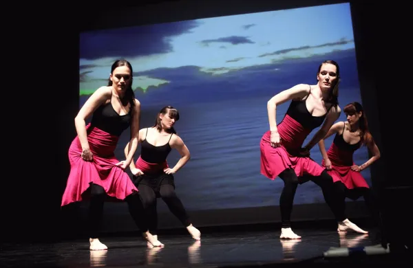 ﻿Koper, 05.04.2012Gledališče Koper, plesna predstava, Večer primorskega plesa, KUD Erato Od vzhoda do zahoda