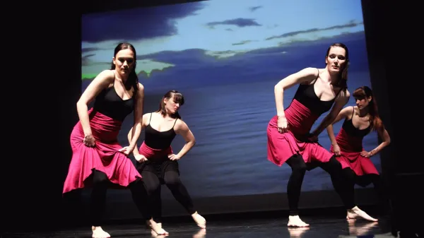 ﻿Koper, 05.04.2012Gledališče Koper, plesna predstava, Večer primorskega plesa, KUD Erato Od vzhoda do zahoda