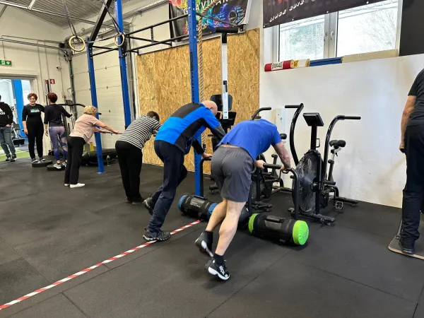 Redna telesna dejavnost koristi tako moškim kot ženskam. 