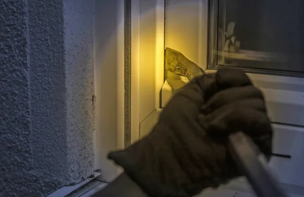 Osumljeni 33-letnik, stari znanec policistov, je končal za zapahi koprskega zapora