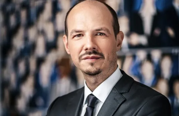 Dr. Blaž Kovačič Mlinar je odvetnik in strokovnjak za kazensko pravo.