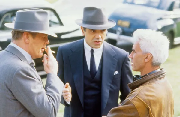 Lee Tamahori (desno) med snemanjem filma Mullholland Falls