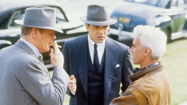 Lee Tamahori (desno) med snemanjem filma Mullholland Falls