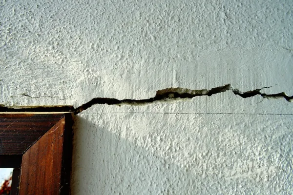 Posledice posedenega temelja ogrožajo stavbno pohi&scaron;tvo in stabilnost objekta