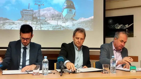 Kanin, Bovec, projekt, smučišče, so z leve: Sandi Krč (Ska Projekt d.o.o.) župan Valter Mlekuž in Vladimir Durcik (prokurist Projekt Nova Gorica d.d.)