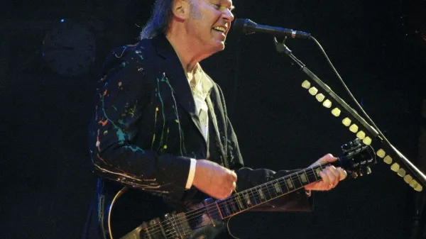 ﻿Neil Young