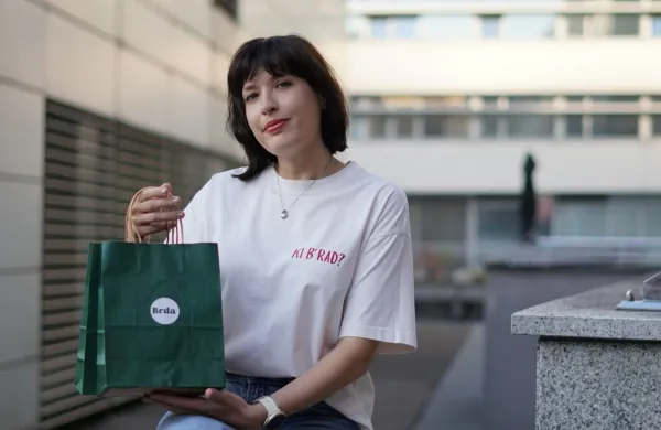 Karin &Scaron;pacapan: &ldquo;Domači jezik je najlep&scaron;i takrat, ko je malo nesmiseln&rdquo;