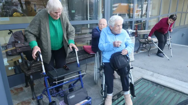 Pet primorskih občin brez izvajalcev dolgotrajne oskrbe na domu