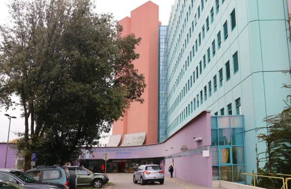 ﻿Bolnica bolnisnica Franc Derganc Sempter pri Novi Gorici na fotografijah je NOVI GLAVNI VHOD V UPORABI ! zdaj edini vhod