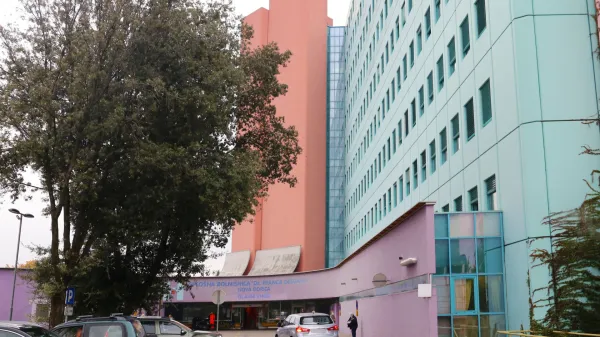 ﻿Bolnica bolnisnica Franc Derganc Sempter pri Novi Gorici na fotografijah je NOVI GLAVNI VHOD V UPORABI ! zdaj edini vhod