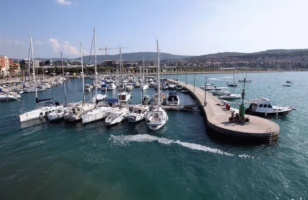 V Kopru do priveza le stoodstotni lastnik plovila