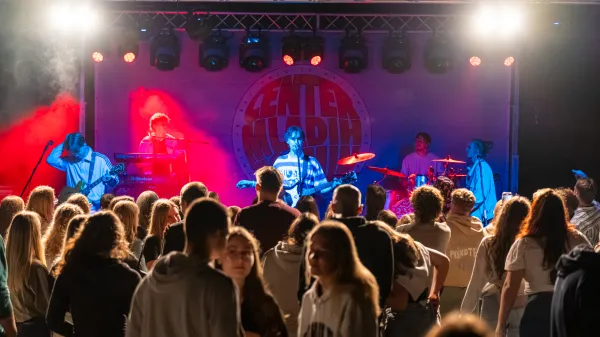 Z različnimi ukrepi si prizadevajo, da bi mlade obdržali na Tolminskem