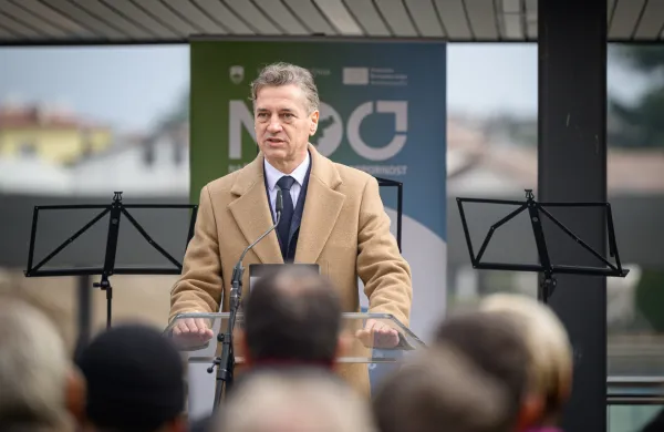 Nova Gorica, Zelezniska postaja.Slovesnost ob zakljucku del na Zelezniski postaji Nova Gorica.Predsednik vlade Robert Golob.