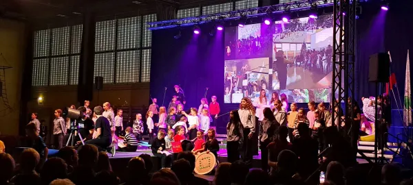 Drevi so v Ajdov&scaron;čini slavnostno obeležili 80. obletnico državne &scaron;ole.