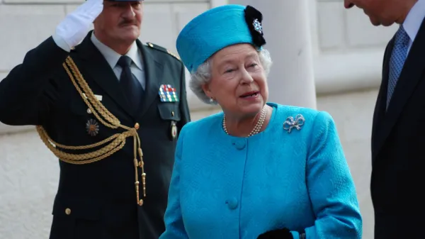 kraljica Elizabeta II, Brdo