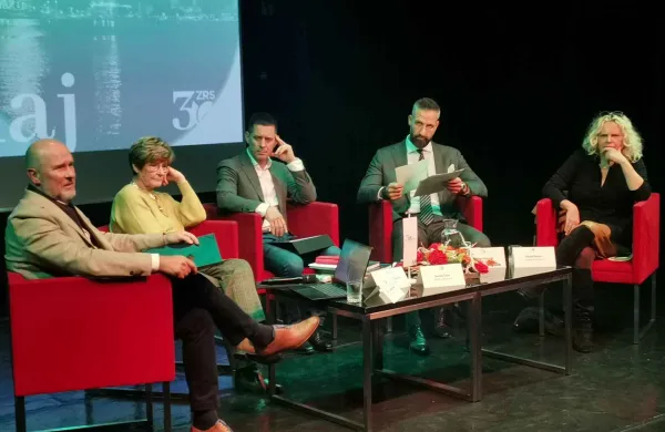 Zgodovina prihodnosti Kopra, Gledali&scaron;če Koper; od leve - Rado Pi&scaron;ot, Lucija Čok, Jernej Čopi, Petar Vujović, Katja Pegan.