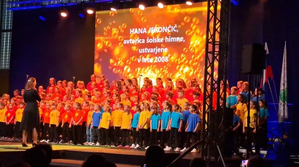 “Naj vas ne bo strah višine,
naj bo znanje vaš veter v krila”