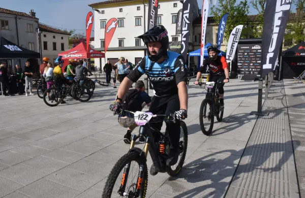 Kamplc ekipno prvi, v Brda srebro