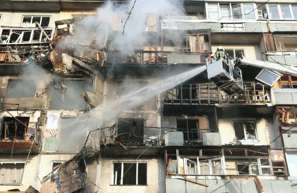 Posledice raketnih napadov ruske vojske na ukrajinsko prestolnico Kijev.